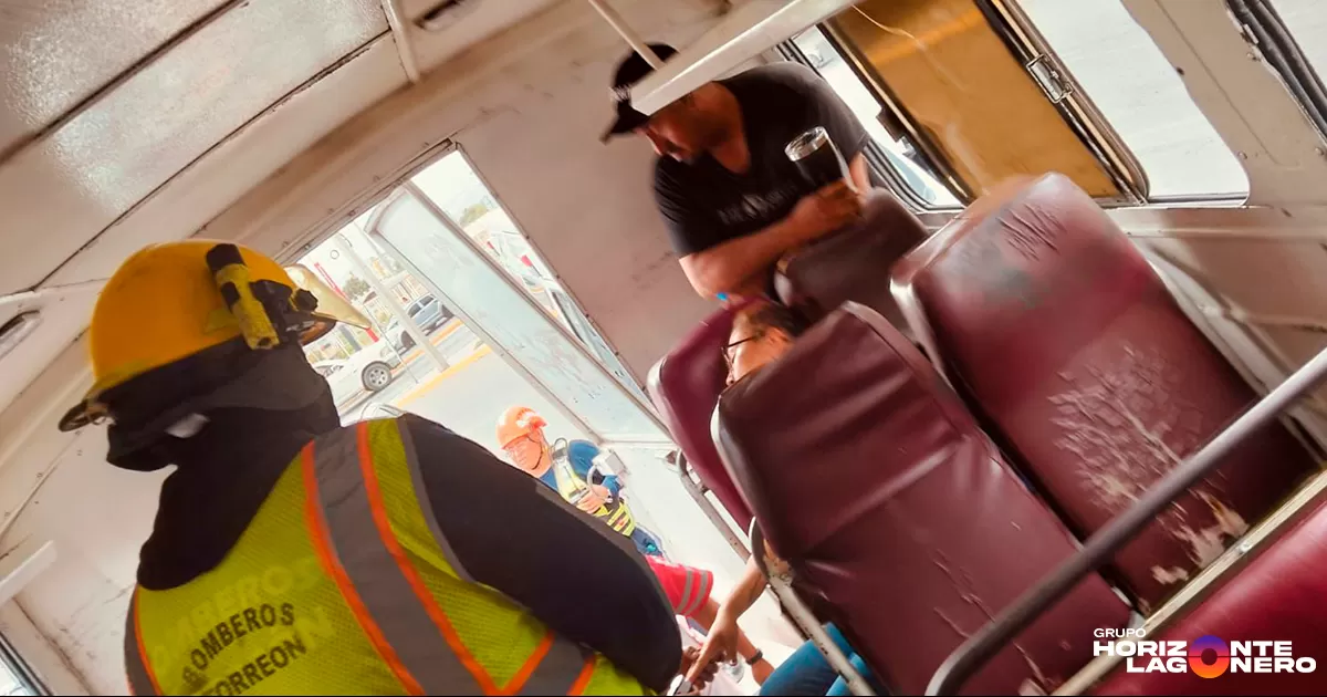 Choque por alcance entre tráiler y camión de pasajeros deja una persona lesionada en Torreón