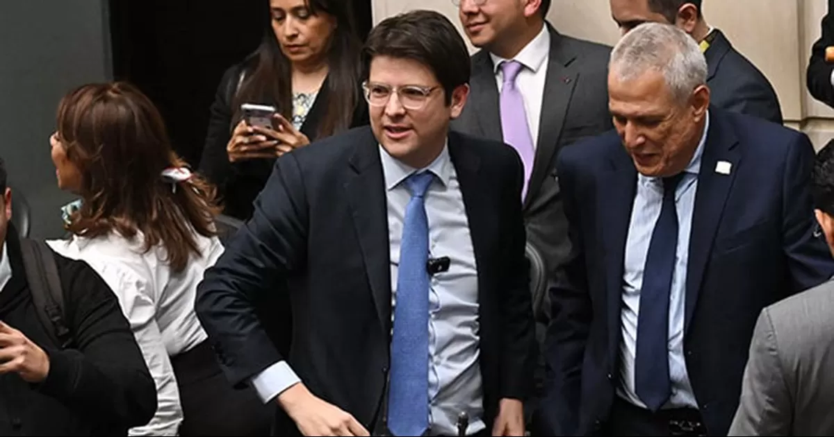 El senador colombiano y precandidato presidencial fue baleado presuntamente por un menor de edad en un mitin polÃ­tico.