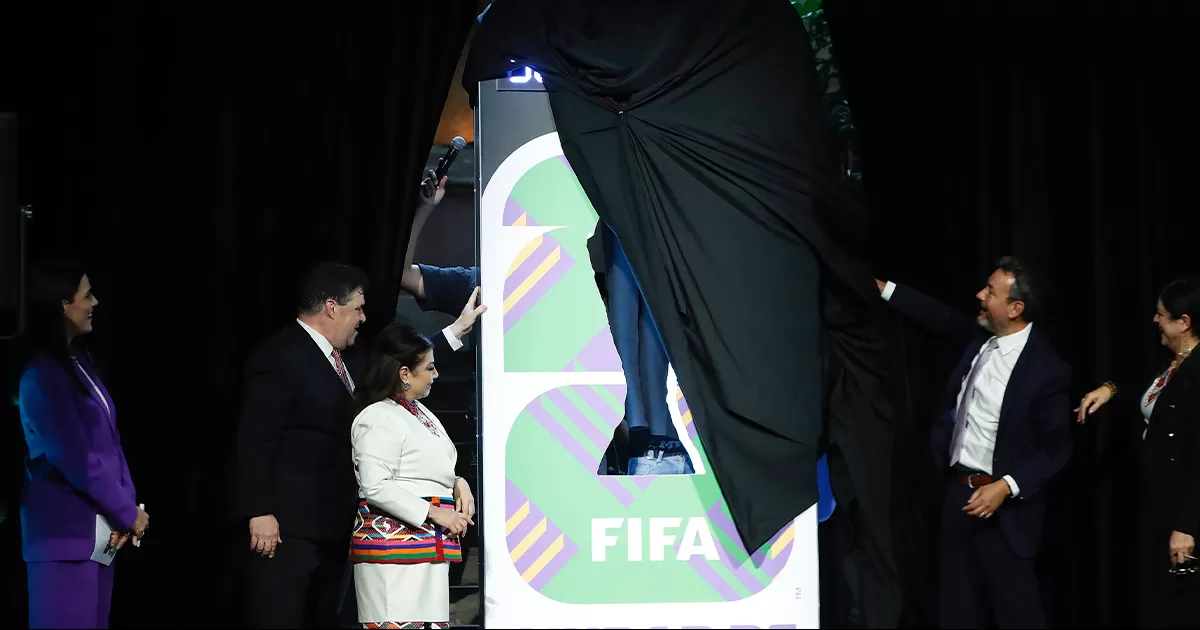 La jefa de Gobierno de la Ciudad de MÃ©xico recibiÃ³ crÃ­ticas en redes sociales luego de que se atorara la cortina