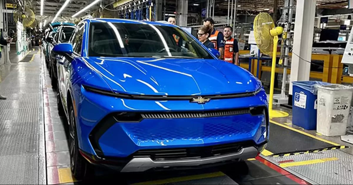 Analiza Trump aumentar aranceles a automÃ³viles en â€˜futuro no muy lejanoâ€™