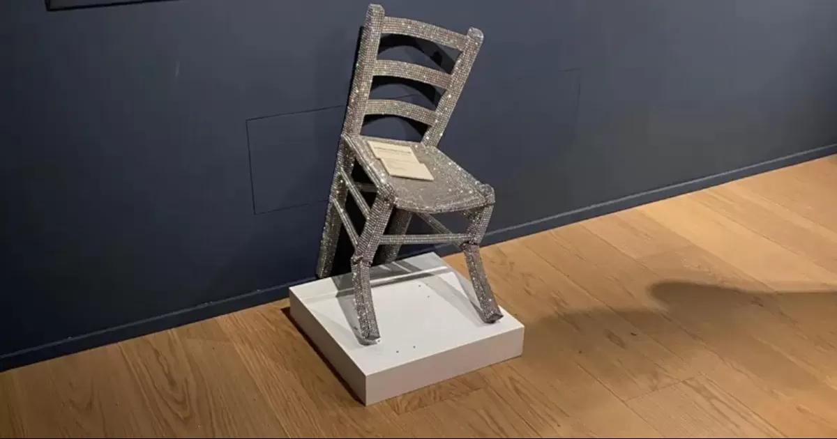 El museo compartiÃ³ el video en sus redes sociales para generar conciencia sobre el valor y respeto por las obras.