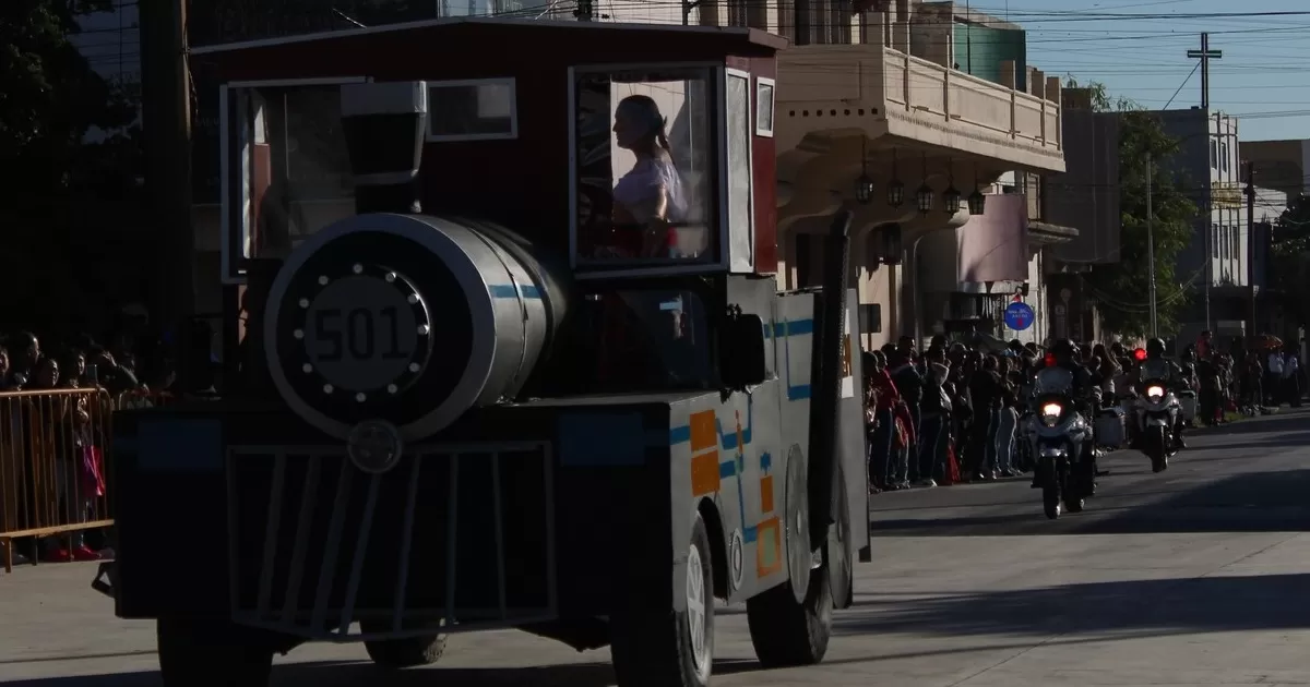 Realizan desfile de la Revolución en Torreón