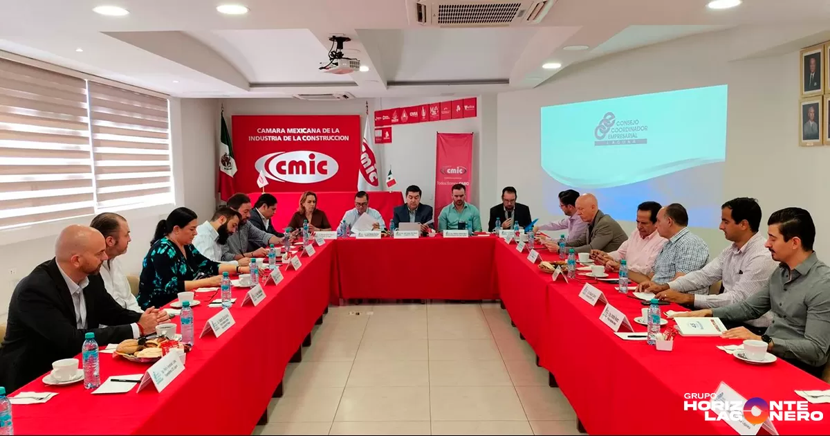 José Piña Álvarez, presidente del CCE, recordó que en la primera reunión de trabajo conjunta celebrada esta semana, que contó con la participación del Secretario de Economía en Coahuila, Luis Eduardo Olivares Martínez, se presentó el proyecto de conectividad carretera La Laguna– Piedras Negras.