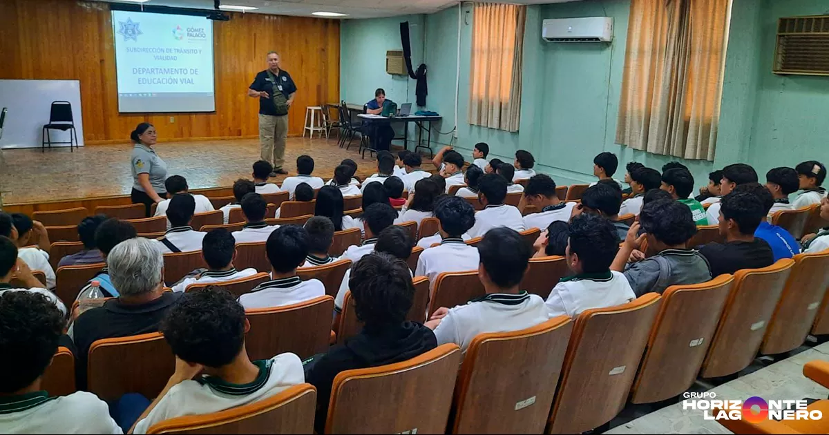 Promueve Ayuntamiento de Gómez Palacio la educación vial en estudiantes del CONALEP
