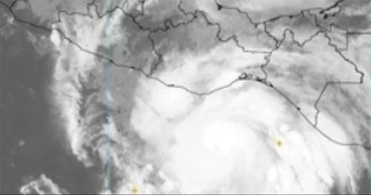 El NHC seÃ±ala que se prevÃ©n inundaciones y deslizamientos de tierra, que podrÃ­an poner en peligro la vida