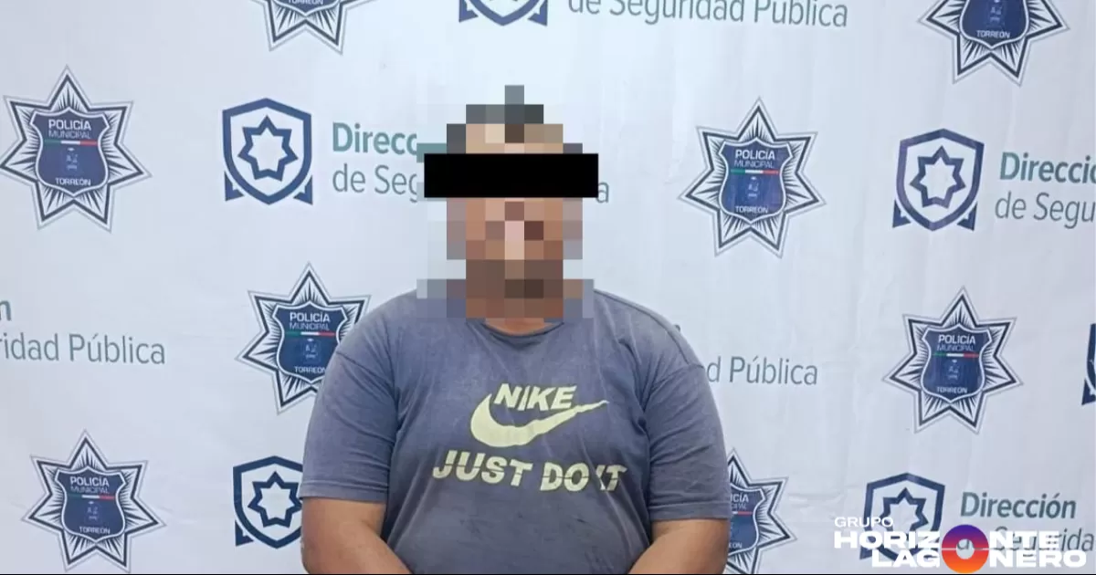 Policía de Torreón detiene a hombre por conducir vehículo con reporte de robo