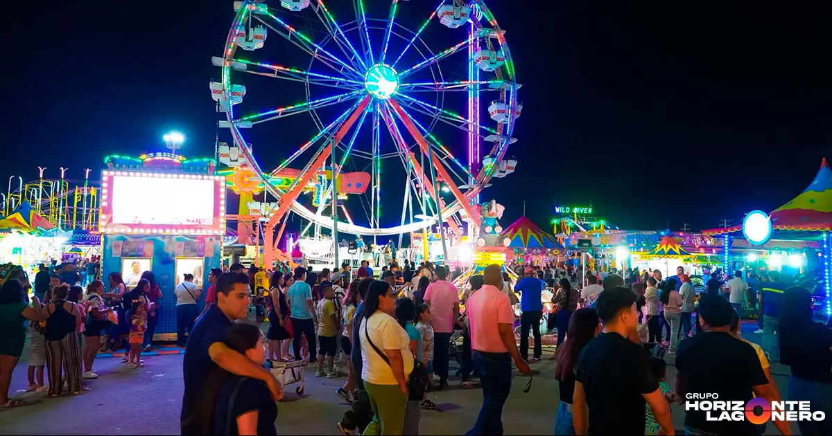Sebastián Álvarez Estrada, director de la ExpoFeria Gómez Palacio, señaló que se trata de fomentar la sana convivencia y garantizar el acceso de toda la población a los eventos culturales y recreativos, se ha dispuesto que todos los lunes durante la feria, el acceso al recinto ferial sea sin costo.