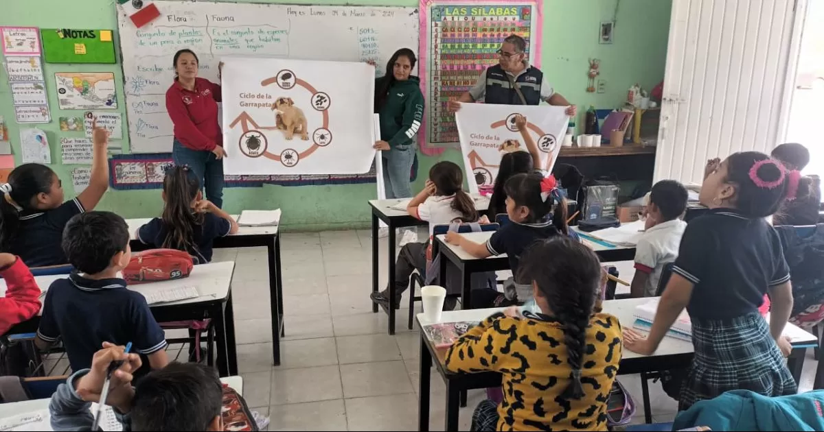 Concientizan a los niños de Gómez Palacio sobre el peligro de las garrapatas.