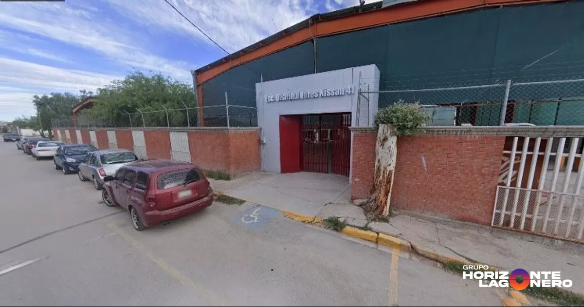 El menor, quien ha quedado profundamente afectado, llora constantemente y expresa sentirse no querido y humillado.
