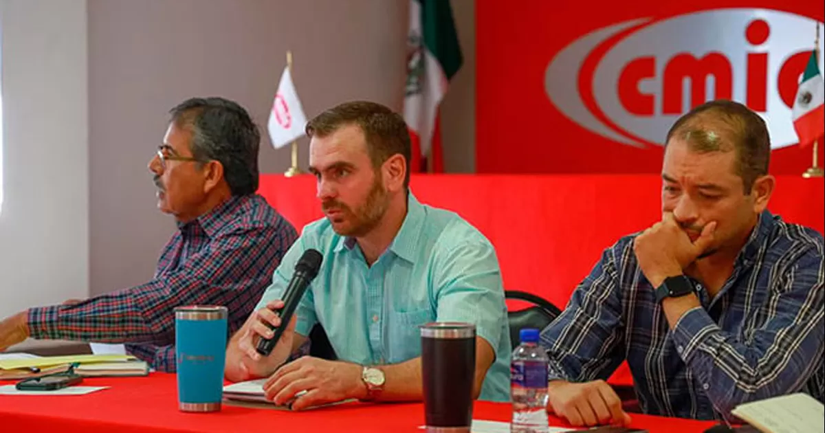 La CMIC delegación Laguna considero equivocada la decisión del alcalde de Torreón, Román  Cepeda para cancelar la ampliación del paso vial