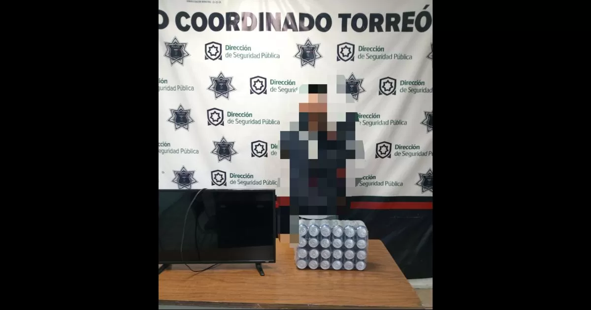 Roba cervezas y pantalla de un expendio en Torreón, lo detienen