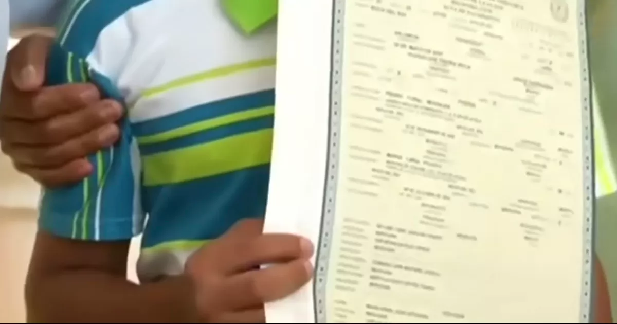 “Estoy feliz porque voy a ir a la escuela”, expresó el pequeño Salomón al tener su acta de nacimiento en sus manos