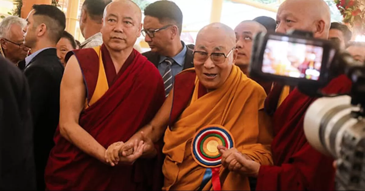 El dalái lama dice que reencarnará y desata polémica con China por elección de su sucesor