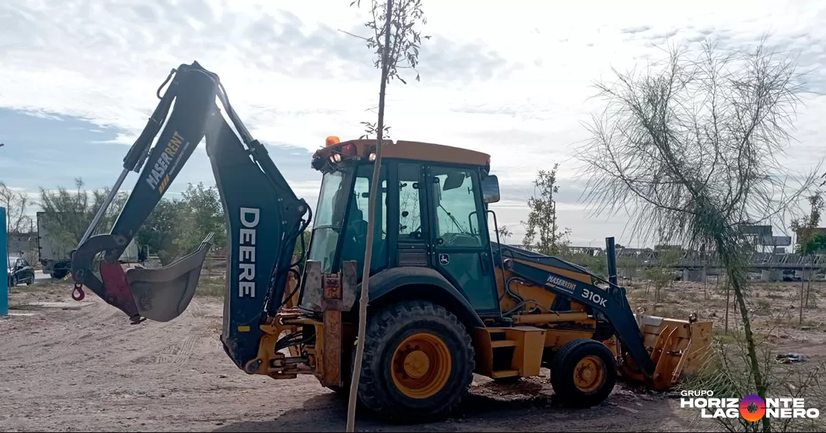 Como parte del compromiso ambiental de la actual administración, se contempla la plantación de 100 ejemplares de especies nativas, como huizache y mezquite, en el Bosque Río Nazas, sumándose a los casi 300 árboles que ya existen en el sitio.