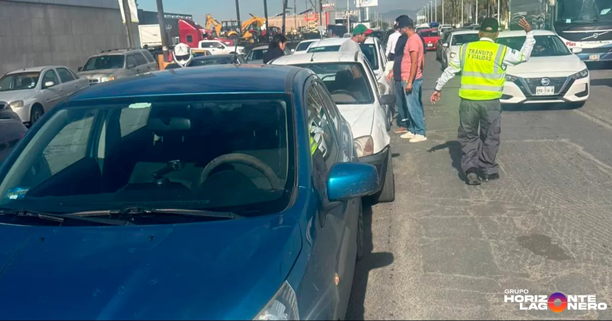 Choque por alcance de cinco vehículos moviliza a cuerpos de emergencia en Gómez Palacio