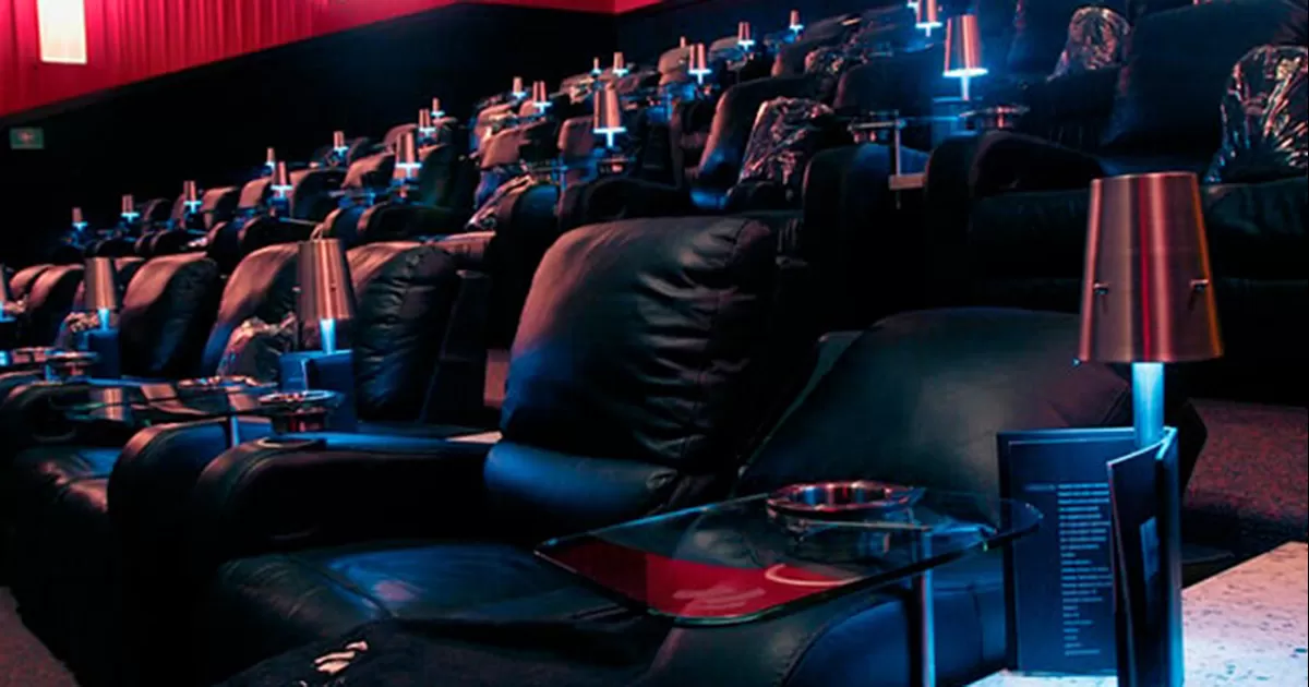 La cadena CMX Cinemas, filial de la mexicana Cinemex, cuenta con 28 complejos y tiene su sede en Miami.