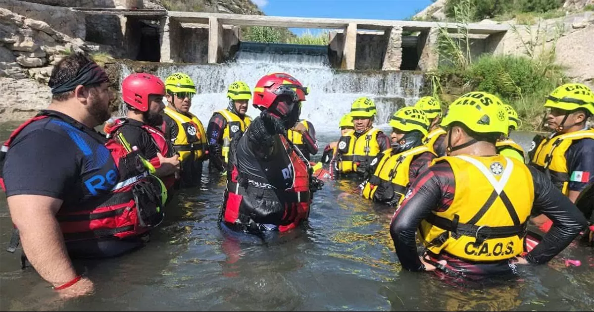 Acuña informó la salida rumbo a la zona de desastre en Kerrville, de nueve de sus elementos de rescate acuático, así como de 4 voluntarios