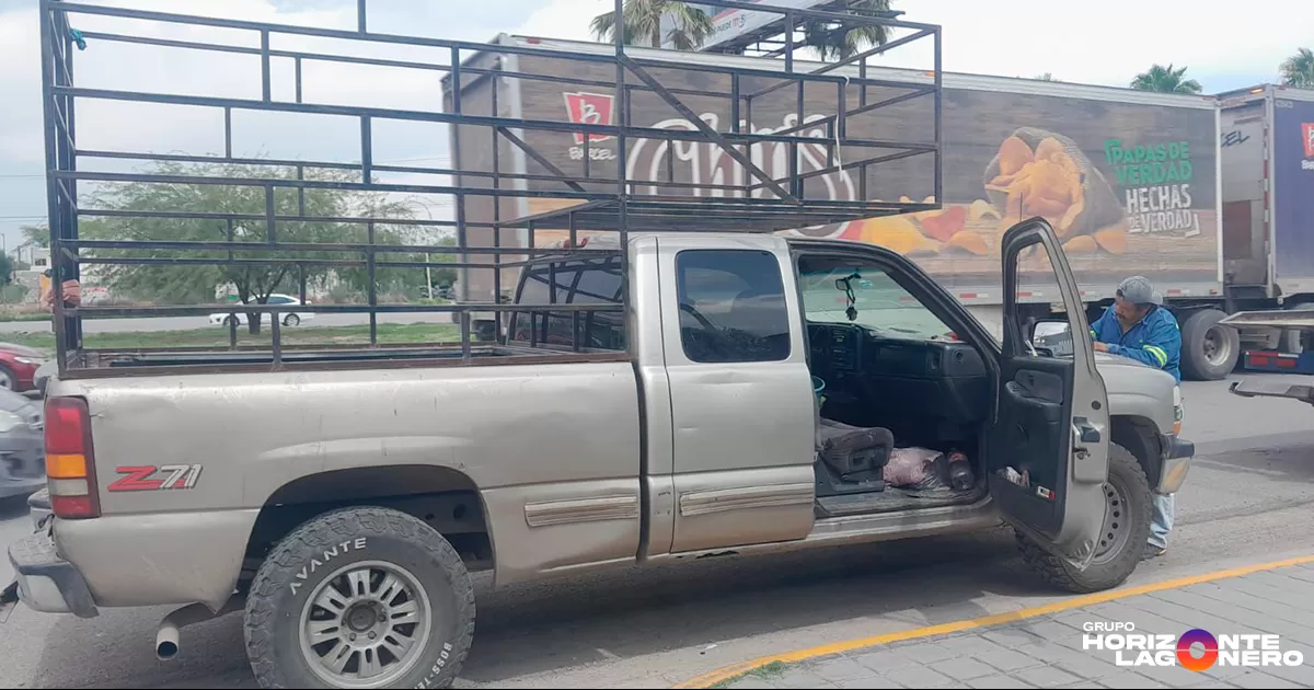 Conducía ebrio y con su hijo menor a bordo, fue detenido por agentes de vialidad en Torreón