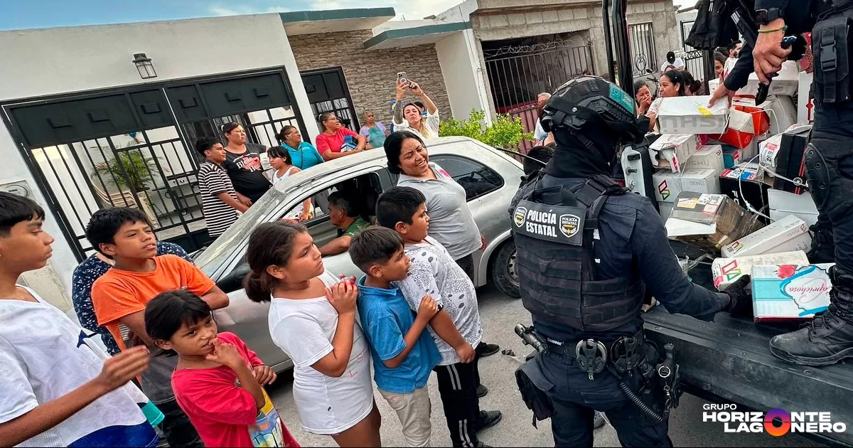 Corporaciones estatales reparten más de 3 mil pares de zapatos en Torreón