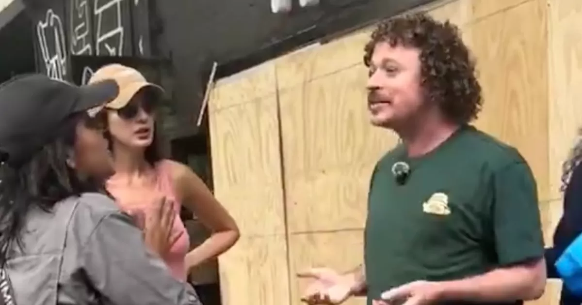 Luisito Comunica protagoniza polémica tras confrontar a empleada de Sectur durante manifestación contra la gentrificación.