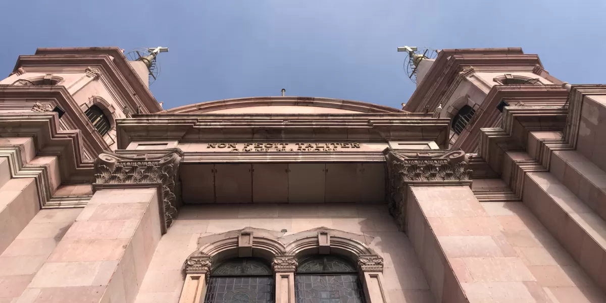 En el marco de la celebraciÃ³n a la Virgen de Guadalupe, nos dimos a la tarea de investigar la historia de la parroquia que lleva su nombre aquÃ­ en TorreÃ³n. Es mucho mÃ¡s antigua que la ciudad misma y sus paredes han sido testigo de eventos como la revoluciÃ³n mexicana, el crecimiento de la villa del TorreÃ³n y la oleada de violencia en la regiÃ³n