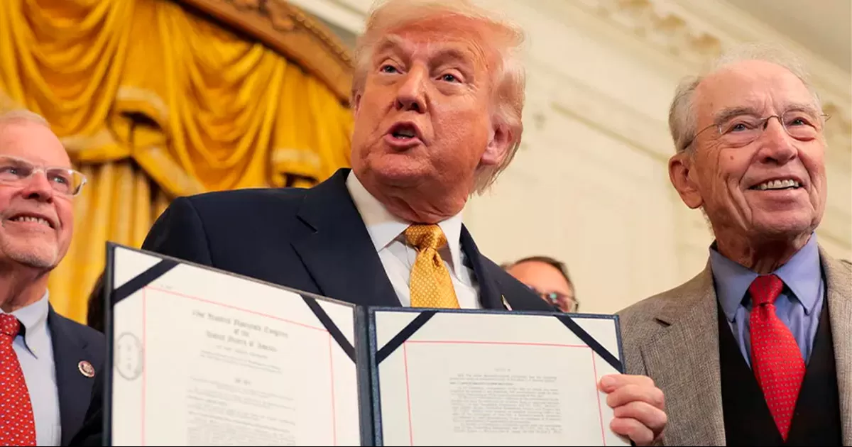 Trump padece insuficiencia venosa crónica, según médico de la Casa Blanca
