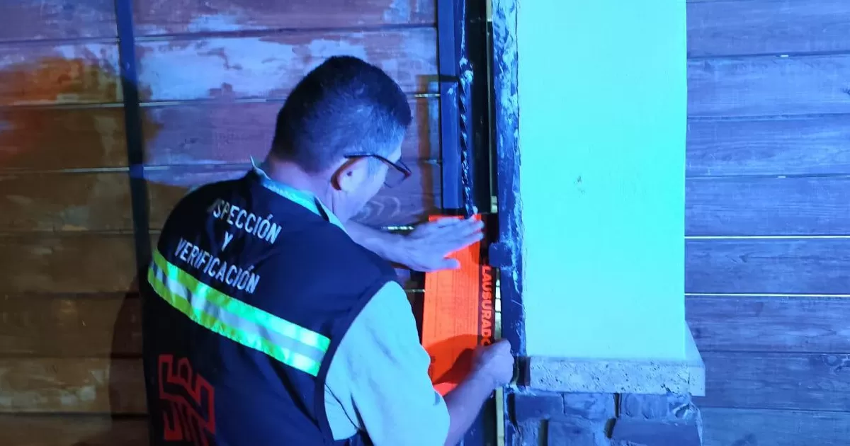 Las autoridades municipales llevaron a cabo un operativo de inspección en la quinta denominada San Armando, ubicada en la intersección de la calle Sierra de Parras y calle Los Farmacéuticos, en la colonia Profesionistas.